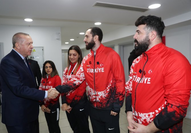 Cumhurbaşkanı Erdoğan, Burhan Felek Atletizm Pisti’ni Açtı