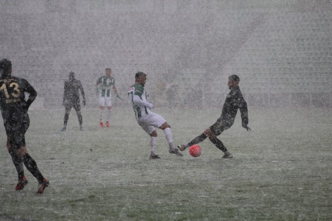 Giresunspor- İstanbulspor Maçı Kar Yağışı Nedeniyle Yarıda Kaldı