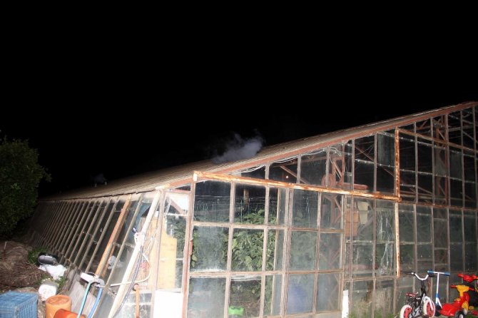 Fethiye’de Sera Üreticisinin Sobalı Don Nöbeti