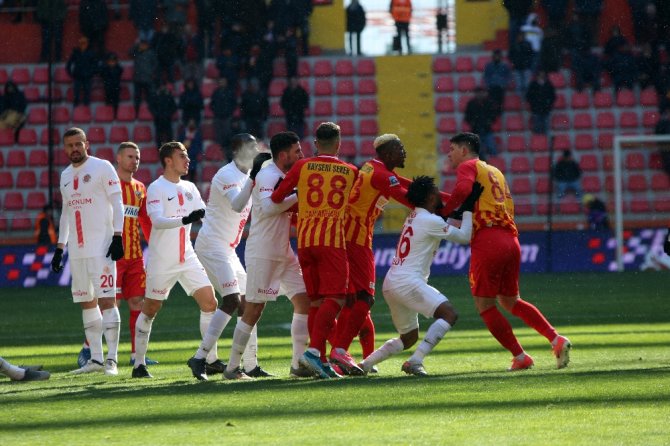 Kayserispor İle Antalyaspor Yenişemedi