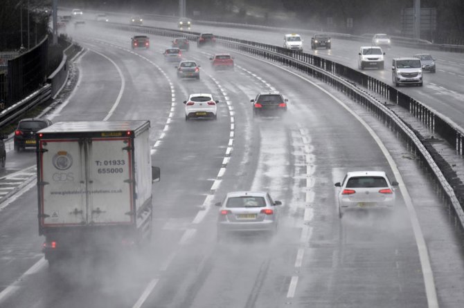 Frankfurt’ta Fırtına Nedeniyle 100 Uçuş Askıya Alındı