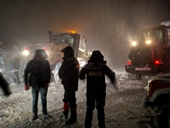 Trabzon’da Kaldırım Yaylası’nda Mahsur Kalan Orman İşçileri Kurtarıldı