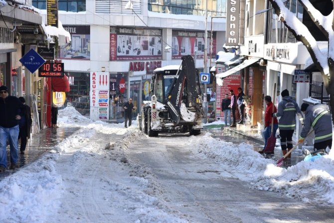Giresun Belediyesi’nin Karla Mücadelesi Devam Ediyor