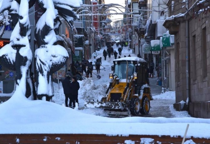 Giresun Belediyesi’nin Karla Mücadelesi Devam Ediyor