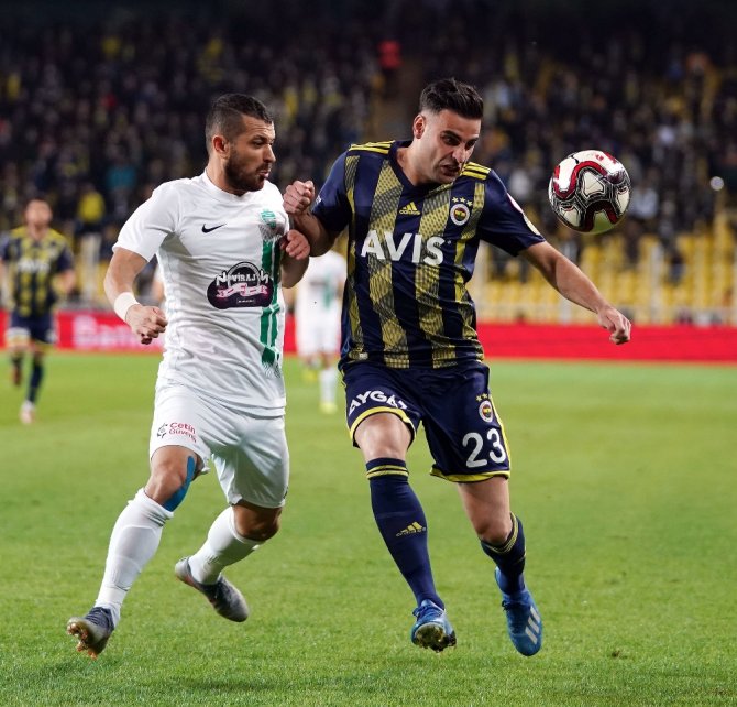 İlk Yarı Sessiz Bitti