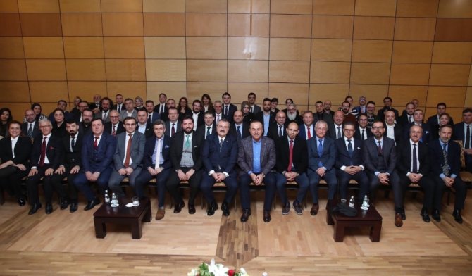 Bakan Çavuşoğlu, Tiran’da Türk Vatandaşlarıyla Bir Araya Geldi