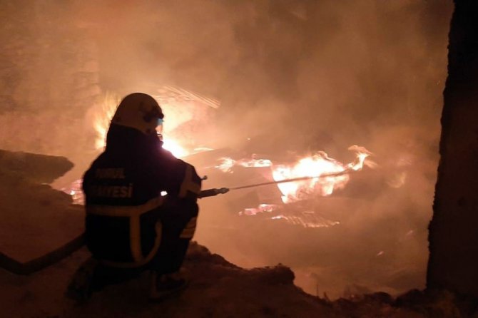 Torul’da Korkutan Yangın