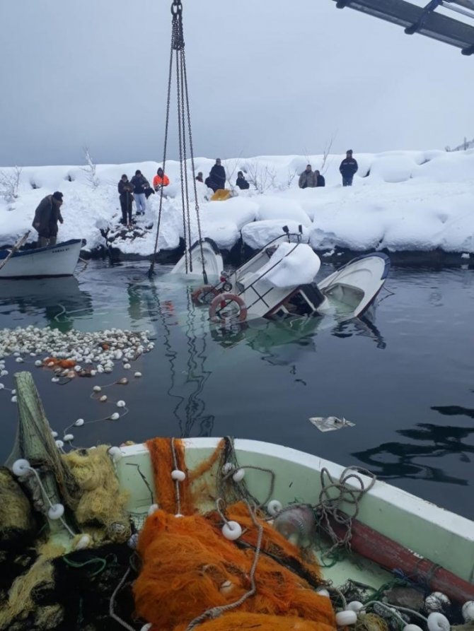 Trabzon’da Kar İki Tekneyi Batırdı