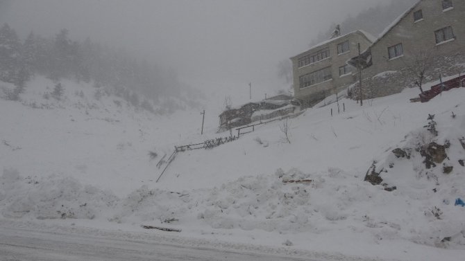 Trabzon-gümüşhane Karayolunda Yaşanan Çığın Ardından