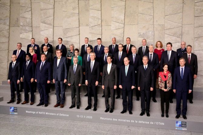 Bakan Akar’ın Da Katıldığı Oturum Sonrası Nato Aile Fotoğrafı Çekildi