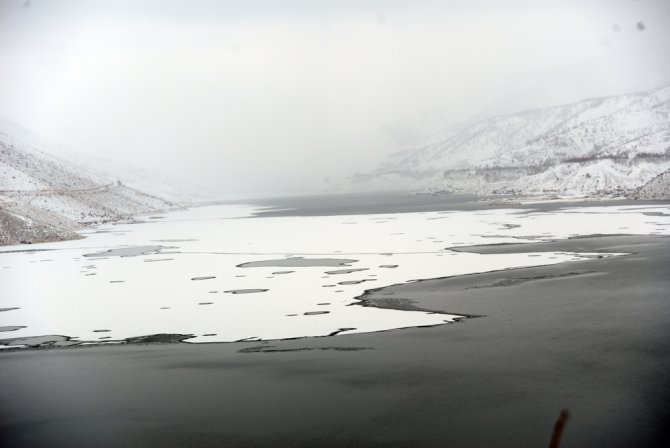 Yüzen Adalar Buz Kesti