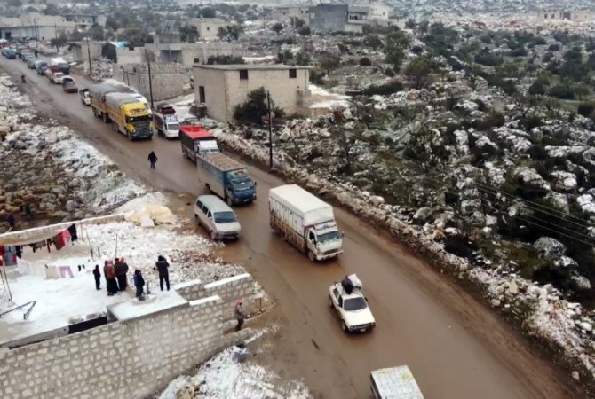 İdlib’den Türkiye Sınırına Doğru Göç Devam Ediyorlar