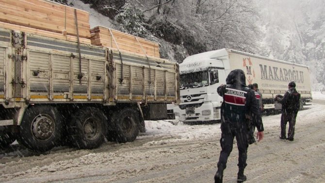 Artvin’de Yoğun Kar Yağışı Kimine Çile Kimine İse Ekmek Kapısı Oldu