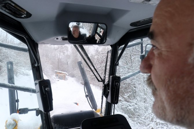 Gümüşhane’de Karla Mücadele Çalışmaları Devam Ediyor