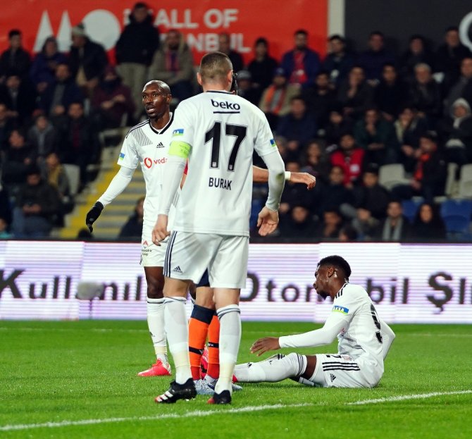 İlk Yarı Sessiz Bitti