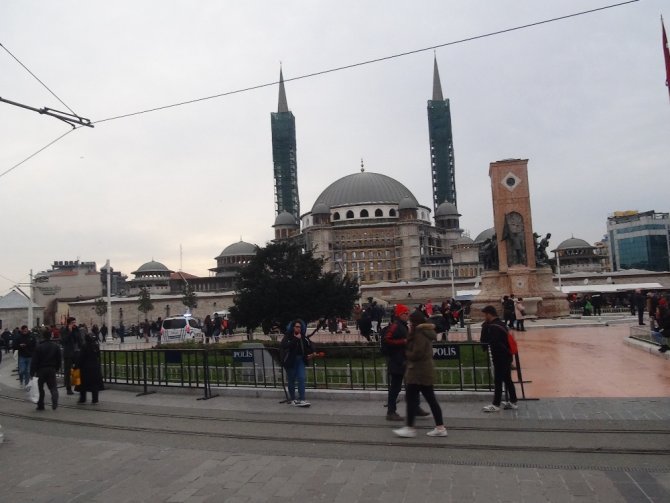Taksim Meydanı Ve İstiklal Caddesi’nde Güvenlik Uygulaması