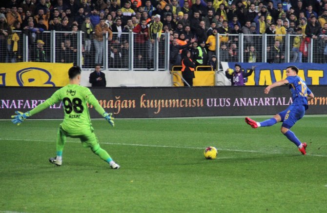 İlk Yarı Ankaragücü’nün Üstünlüğüyle Bitti