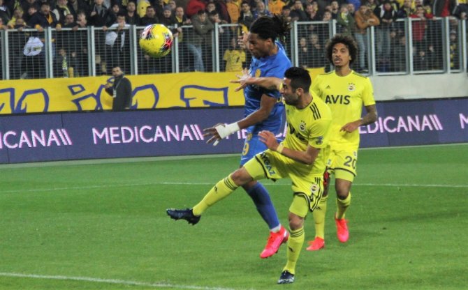 İlk Yarı Ankaragücü’nün Üstünlüğüyle Bitti