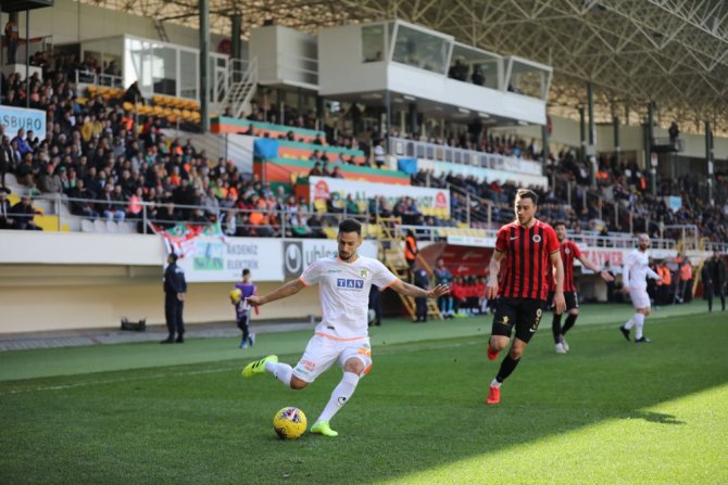 Aytemiz Alanyaspor: 0 - Gençlerbirliği: 0 (İlk Yarı)