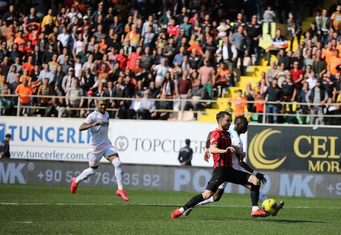 Aytemiz Alanyaspor: 0 - Gençlerbirliği: 0 (İlk Yarı)