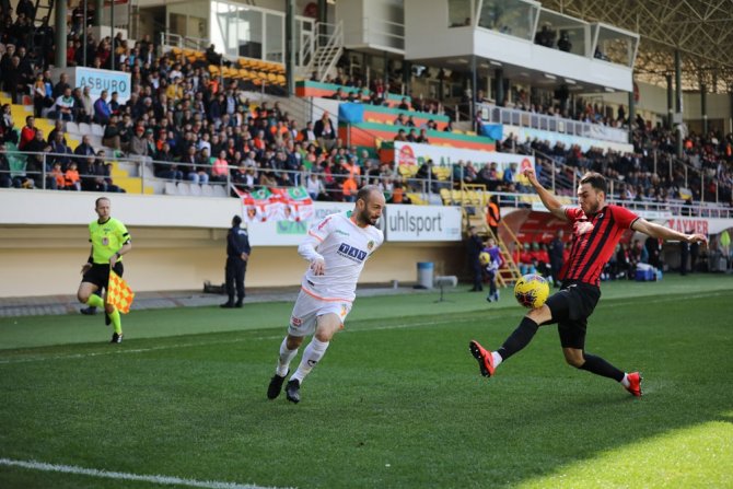 Aytemiz Alanyaspor: 0 - Gençlerbirliği: 0 (İlk Yarı)