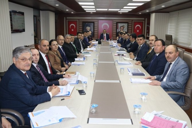 Vali Sarıfakıoğulları Eğitim Ve Köydes Yatırımlarını Konuştu