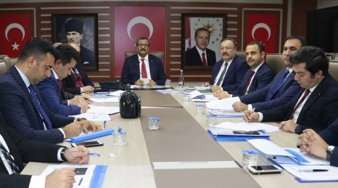 Vali Sarıfakıoğulları Eğitim Ve Köydes Yatırımlarını Konuştu