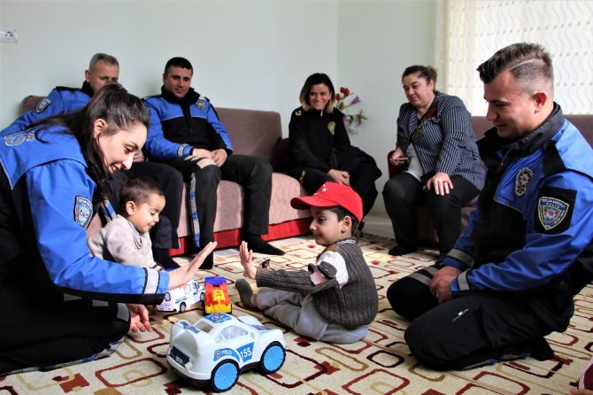 Küçük Efraim’in En Büyük Dostu Polis Oldu