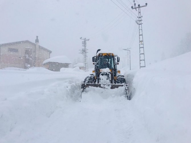 Yavuzkemal’de 8 Ay Süren Kar Mücadelesi