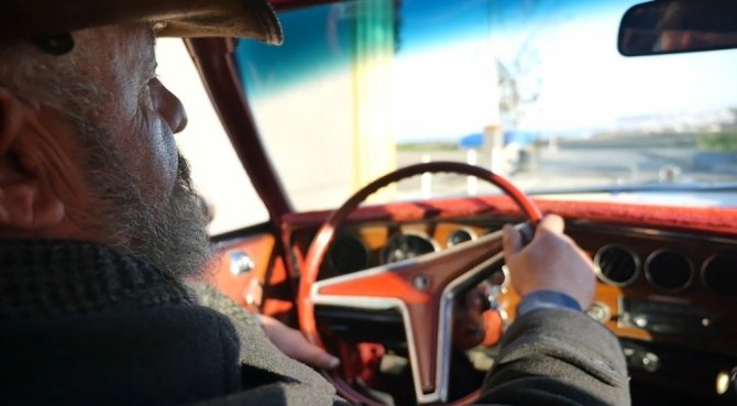 Trabzon’da Onu Herkes Bıyığı Ve Klasik Arabalarıyla Tanıyor