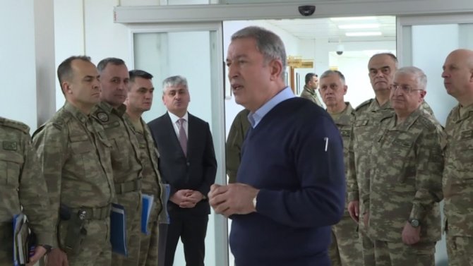 Bakan Akar Sınırın Sıfır Noktasında