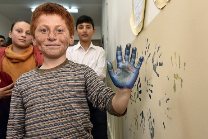 Vali Taşbilek Köy Okulunda Çocuklarla Buluştu