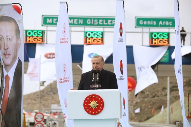 "Kendisi Aranızda Da Ben Mi Göremiyorum?"
