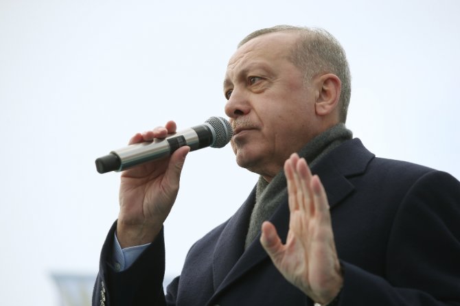 "Kendisi Aranızda Da Ben Mi Göremiyorum?"