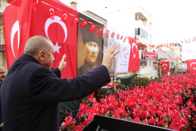 “Ne Hizmet Ediyorlar, Ne De Hizmet Edilmesine Müsaade Ediyorlar"