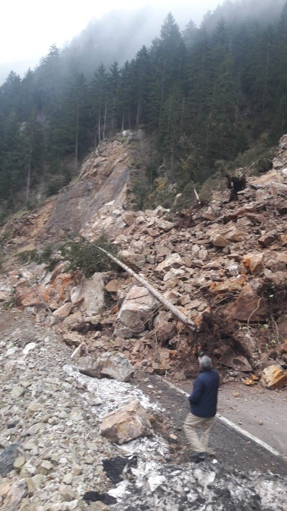 Trabzon-bayburt Karayolunda Heyelan