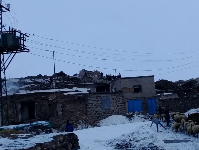 İran’daki Deprem Van’da Hasara Neden Oldu: Yaralılar Var