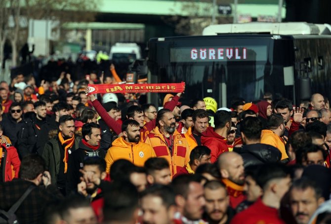 Galatasaray Taraftarı Kadıköy’e Geldi