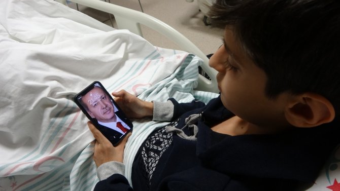 Kerim, Cumhurbaşkanı Erdoğan’ın Gönderdiği Telefonla Ders Çalışmaya Başladı