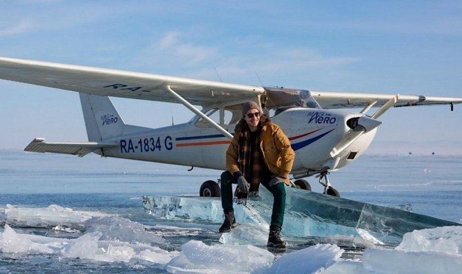 Rus Pilot Küçük Uçağıyla Buz Tutan Baykal Gölüne İniş Yaptı