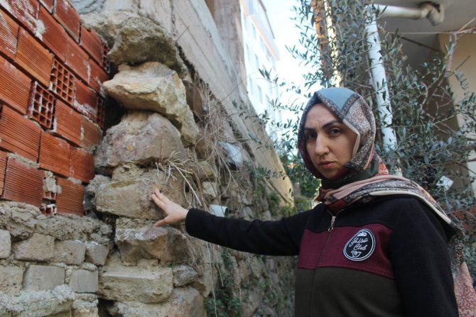 40 Yıllık İstinat Duvarının Üzerine İnşa Edilen Bina Vatandaşları Korkutuyor