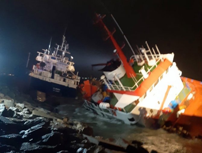 Tuzla Açıklarında Gemi Kazasında Yan Yatan Gemi Havadan Görüntülendi