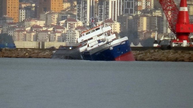 Tuzla Açıklarında Gemi Kazasında Yan Yatan Gemi Havadan Görüntülendi