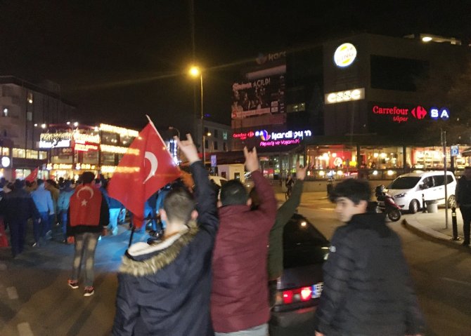 Çekmeköy’de Şehitlere Saygı Yürüyüşü