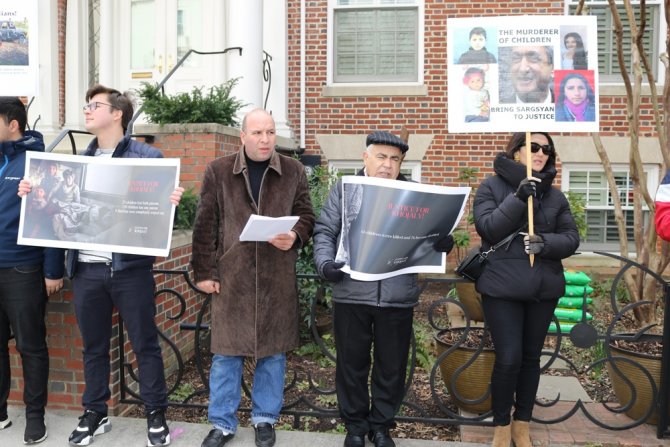 Hocalı Katliamı Ermenistan’ın Washington Büyükelçiliği Önünde Protesto Edildi