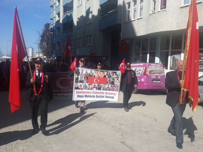 Hopa’da Binlerce Kişi Şehitleri İçin Yürüdü