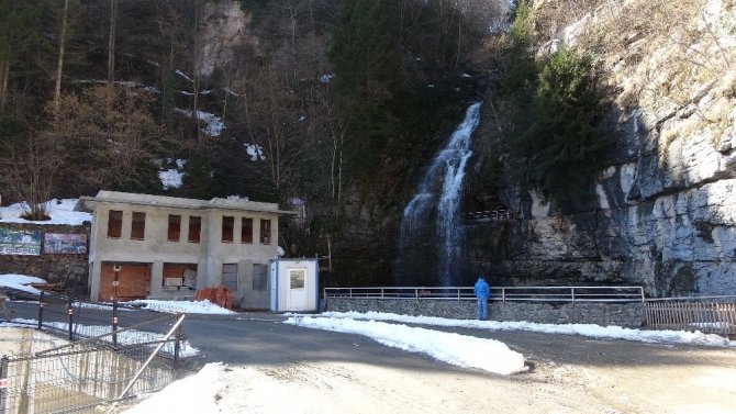 Dünyanın En Uzun İkinci Mağarasındaki İki Katlı Beton Yapı Tepkilere Yol Açtı