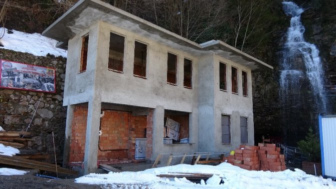 Dünyanın En Uzun İkinci Mağarasındaki İki Katlı Beton Yapı Tepkilere Yol Açtı