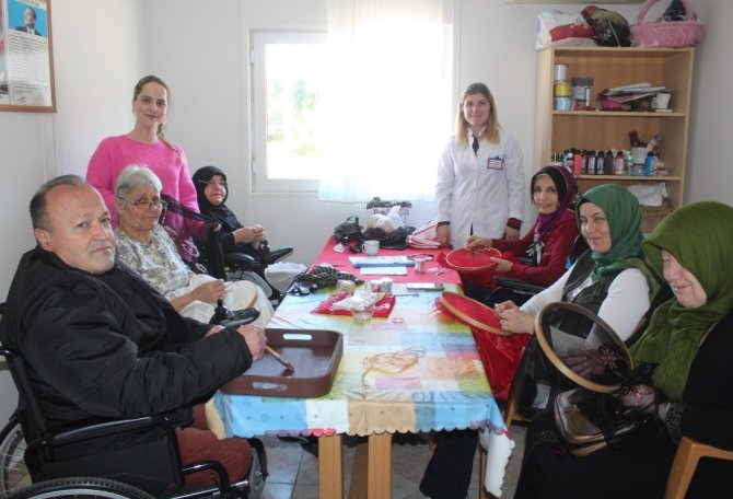 Engellilerin El Emekleri Yurt Dışında Satılıyor