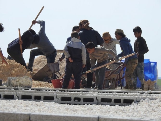 İdlip’den Kaçan Mültecileri Suriye’de Tutacak Proje